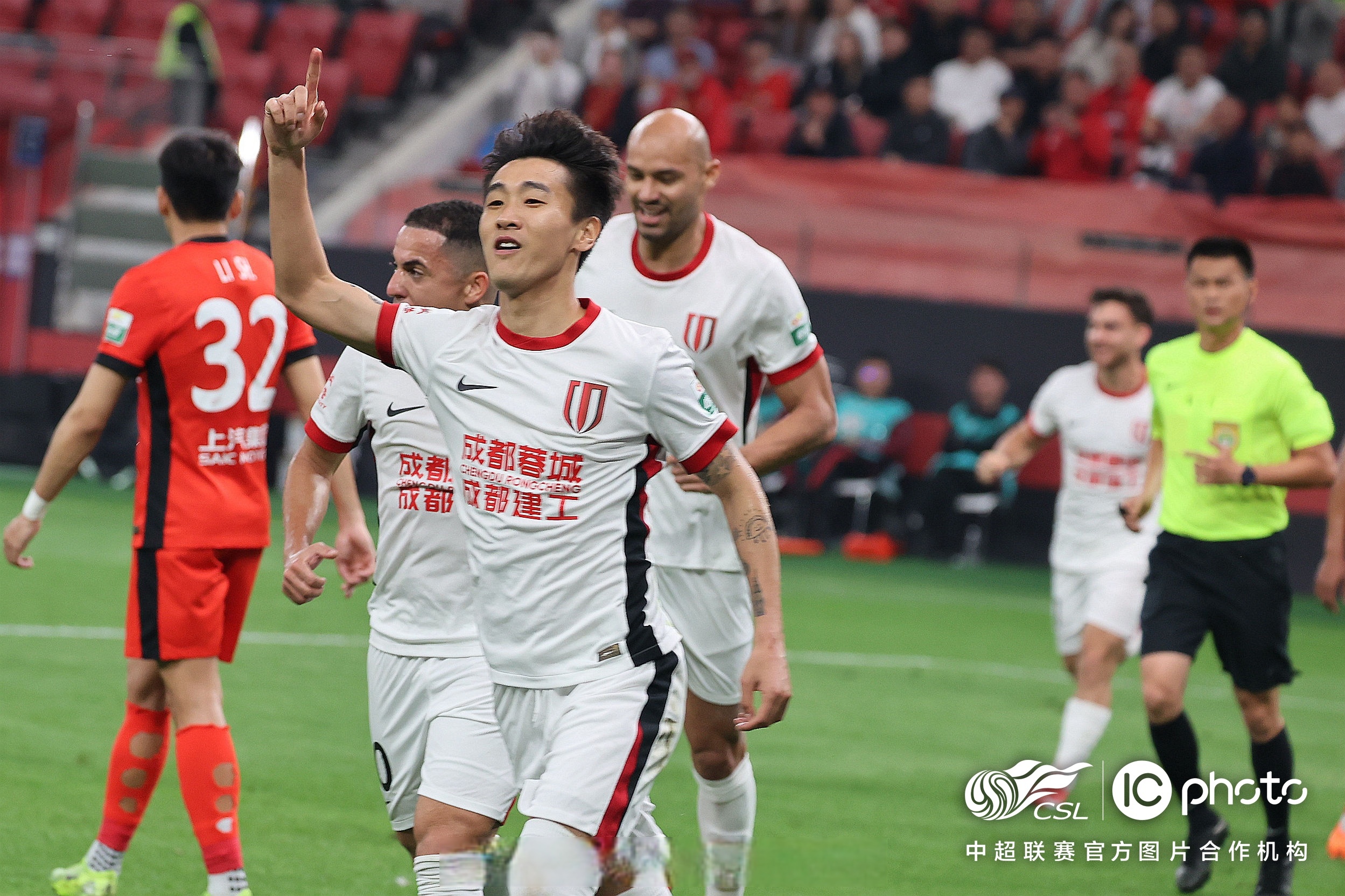 爱游戏平台关于加时末段体能课后，成都蓉城内部沟通备战社区盾，引发热议，年轻球员得到机会的信息